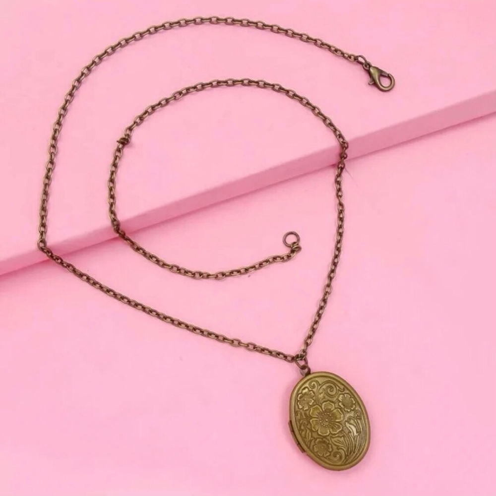 𝅺antiqued bronze flower leaf‎ Photo Locket. - Picture 3 of 9